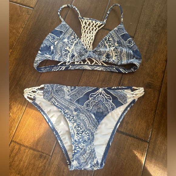 Express Matching Swimsuit Bikini - Picture 1 of 7